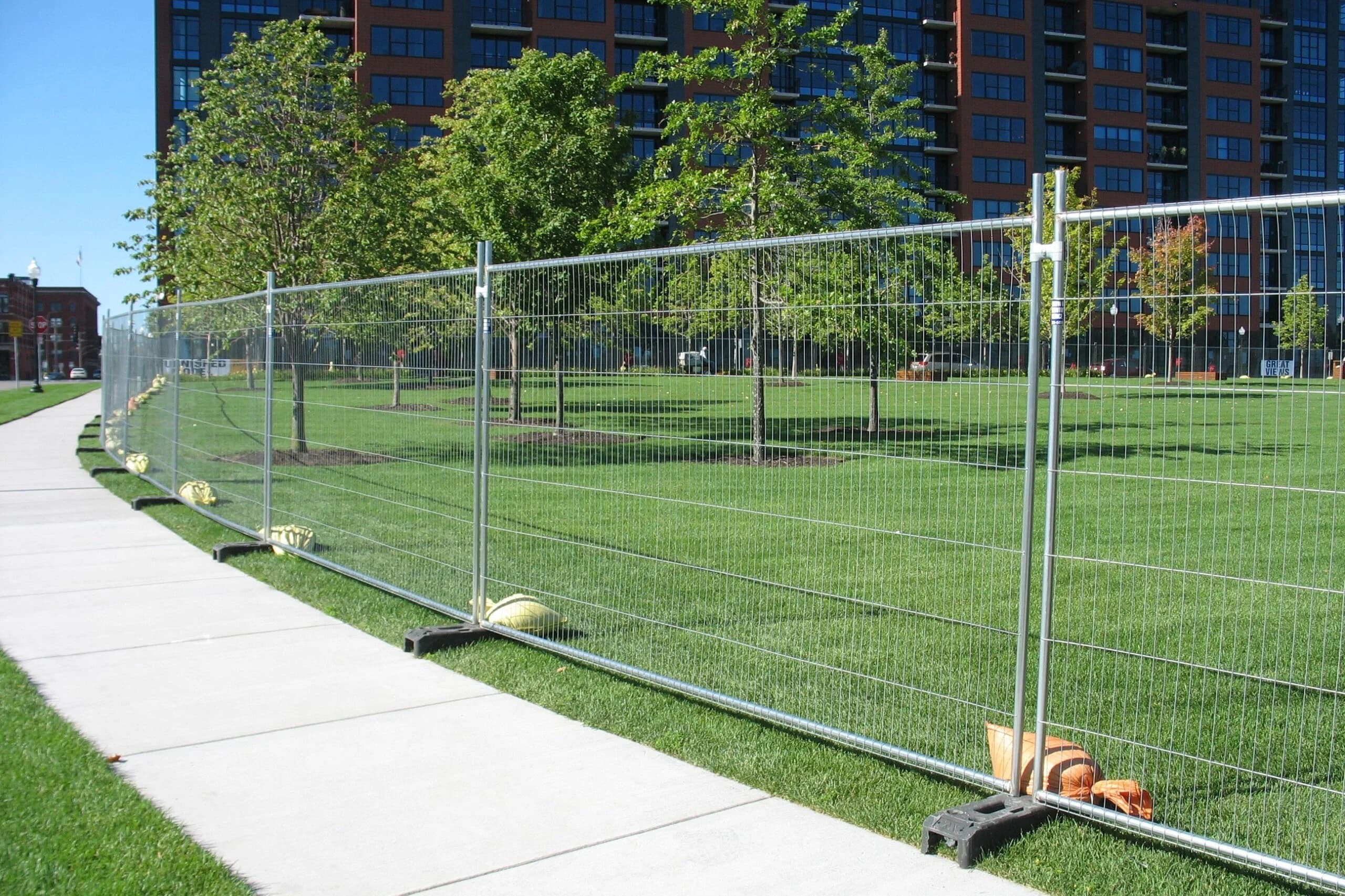 Sacramento temporary fence rental - quick setup by Quick Guard Fence